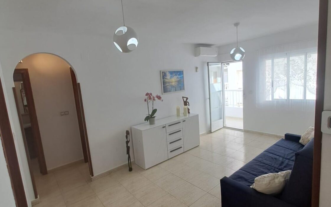 Апартаменты в Торревьехе с террасой 56 кв.м, 2 спальни