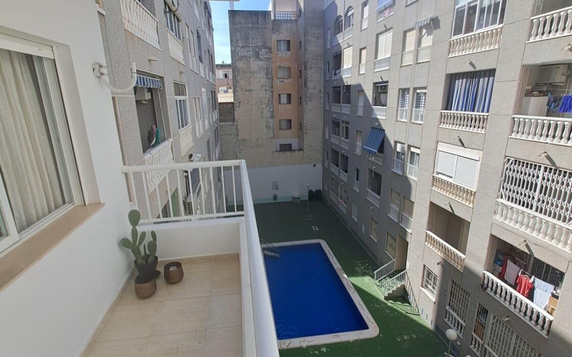 Апартаменты в Торревьехе с террасой 56 кв.м, 2 спальни