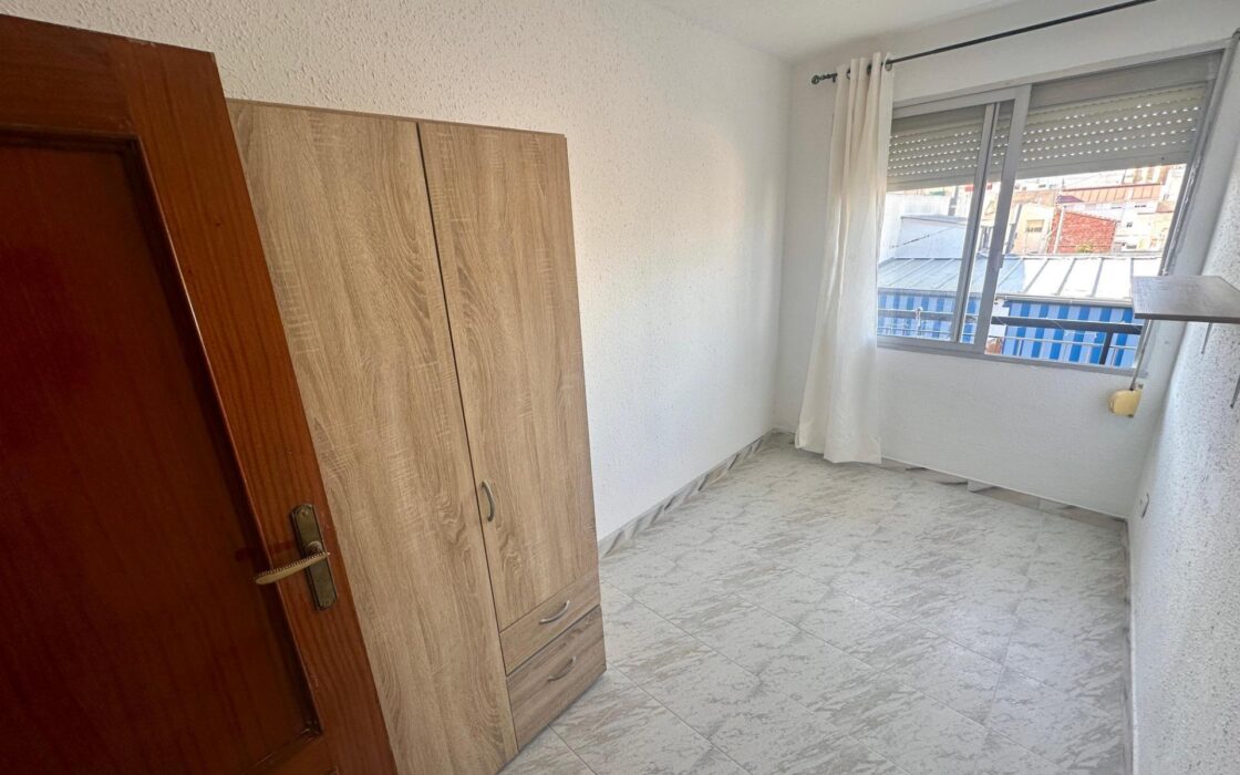 Светлая квартира у моря в Аликанте, 3 спальни, терраса