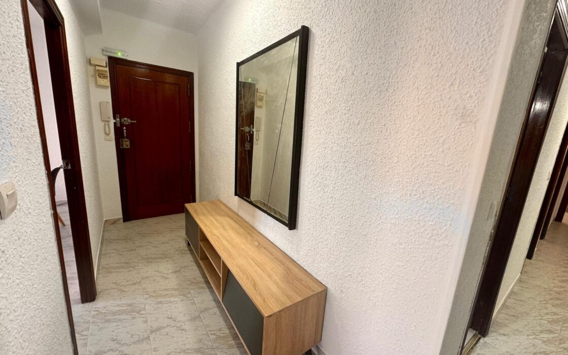 Светлая квартира у моря в Аликанте, 3 спальни, терраса