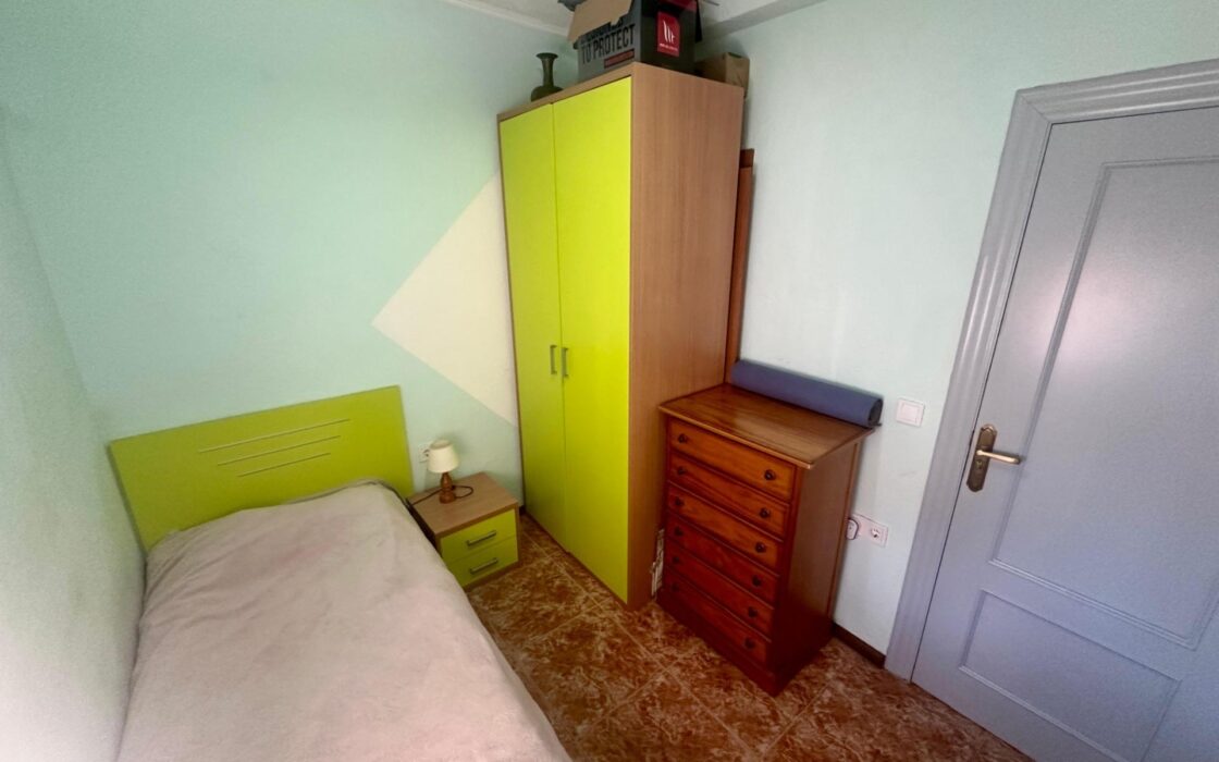 Просторная квартира 4 комнаты в Аликанте с балконом