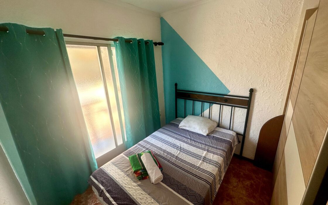 Просторная квартира 4 комнаты в Аликанте с балконом