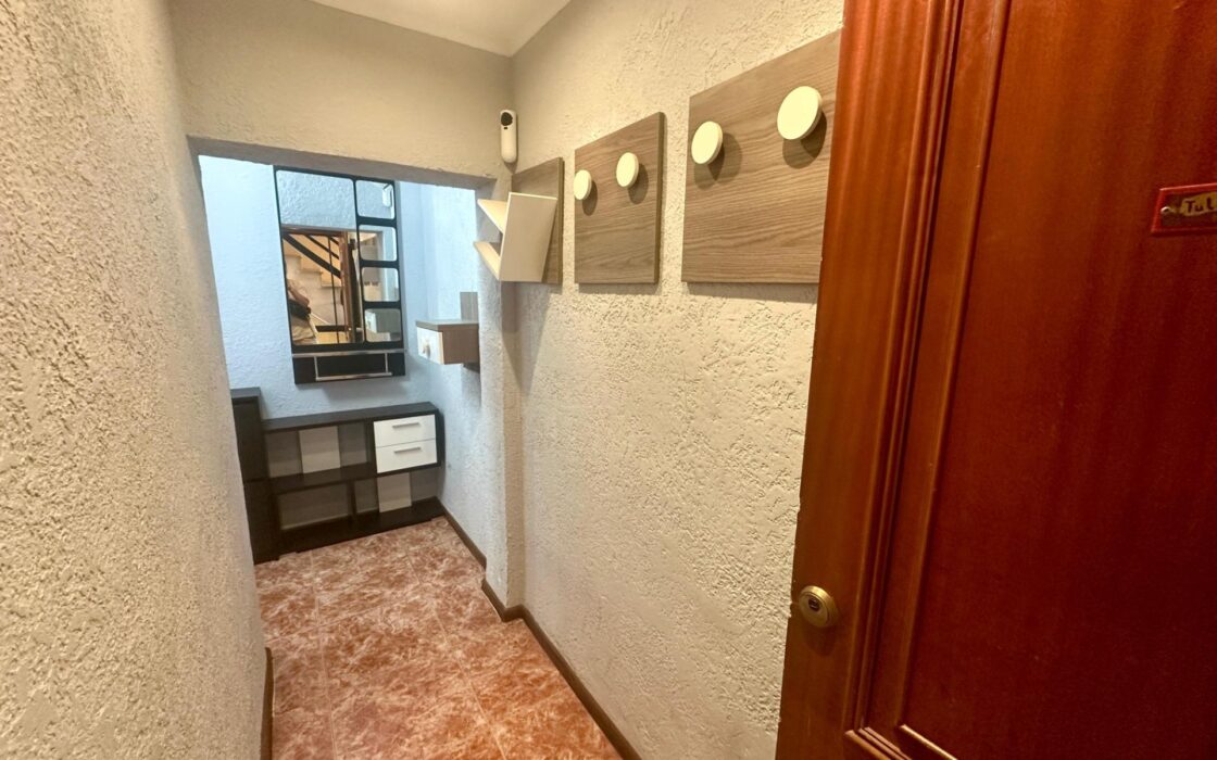 Просторная квартира 4 комнаты в Аликанте с балконом