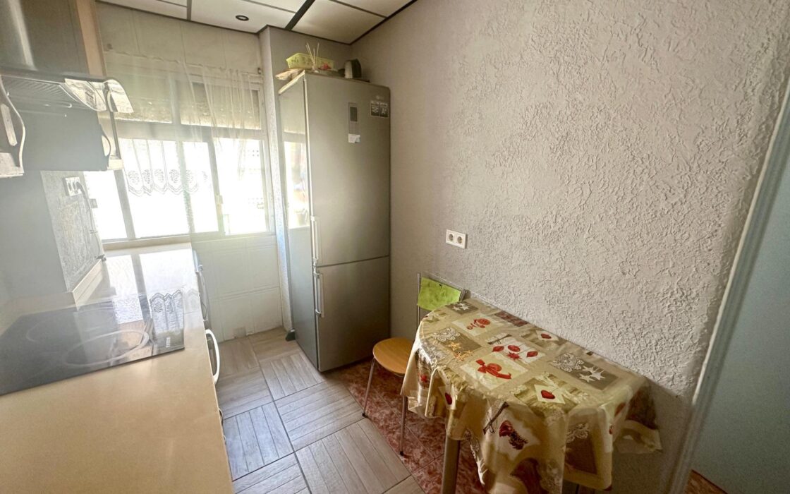 Просторная квартира 4 комнаты в Аликанте с балконом