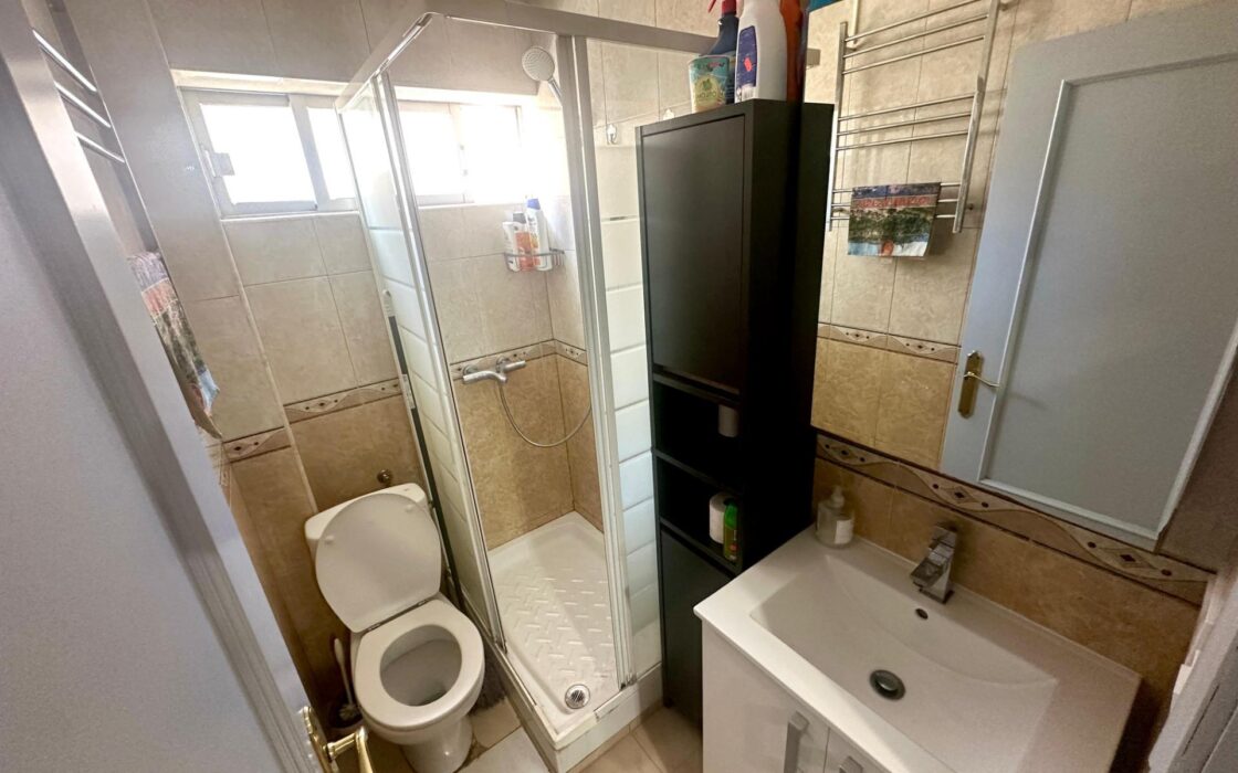 Просторная квартира 4 комнаты в Аликанте с балконом