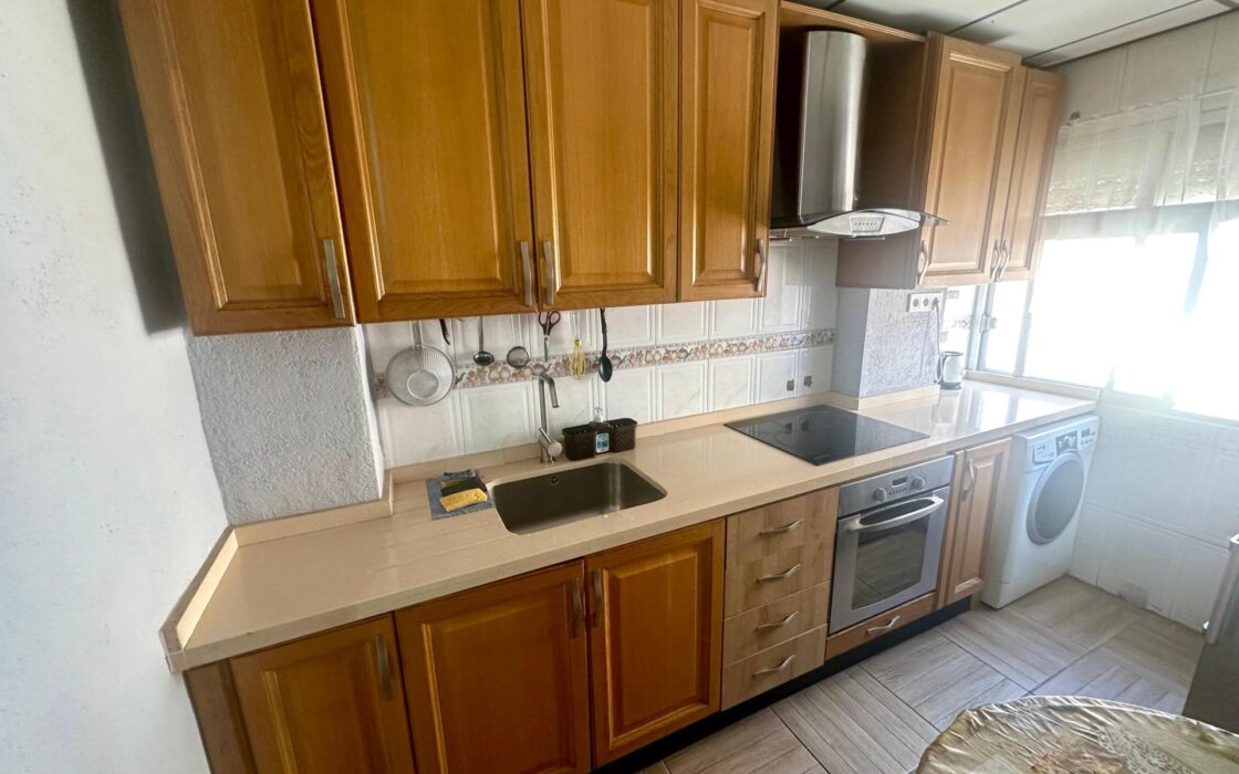 Просторная квартира 4 комнаты в Аликанте с балконом