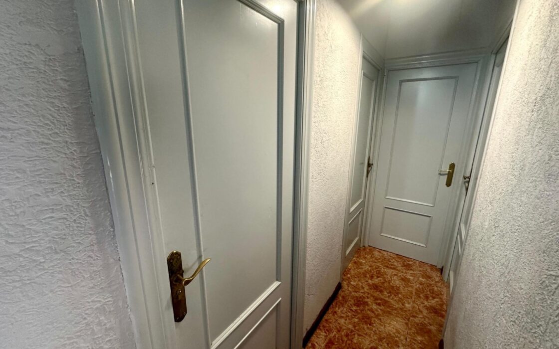 Просторная квартира 4 комнаты в Аликанте с балконом