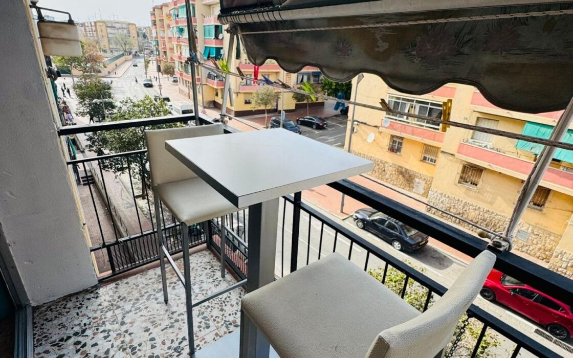 Просторная квартира 4 комнаты в Аликанте с балконом