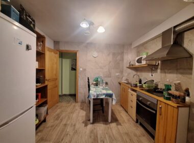 Апартаменты в Аликанте с балконом 95 кв.м и 4 комнатами