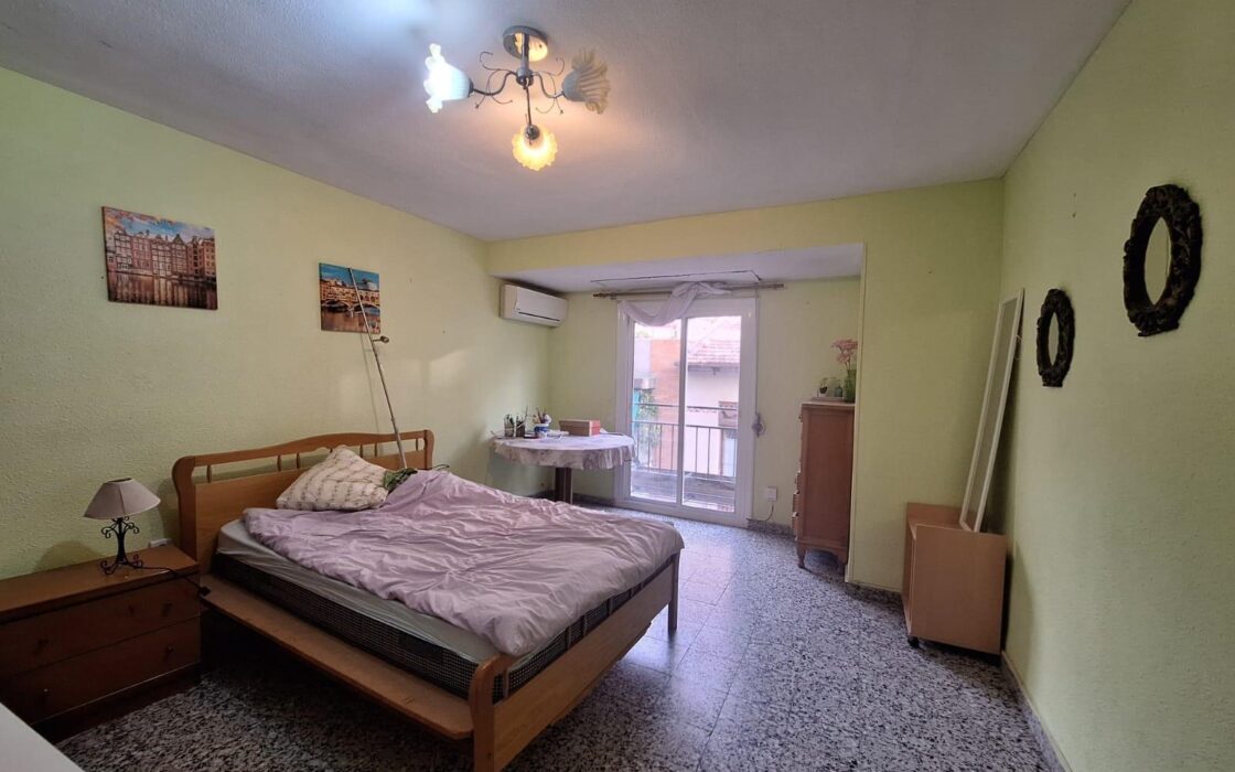 Апартаменты в Аликанте с балконом 95 кв.м и 4 комнатами