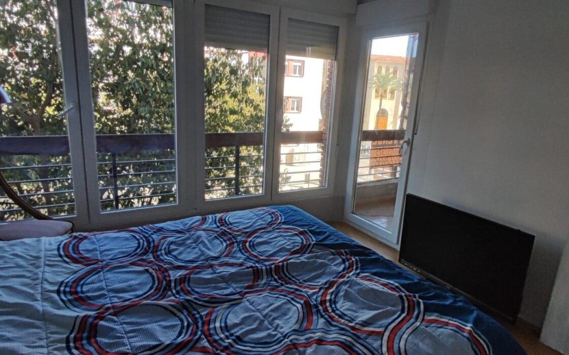 Квартира 68 кв.м с балконом в центре Аликанте