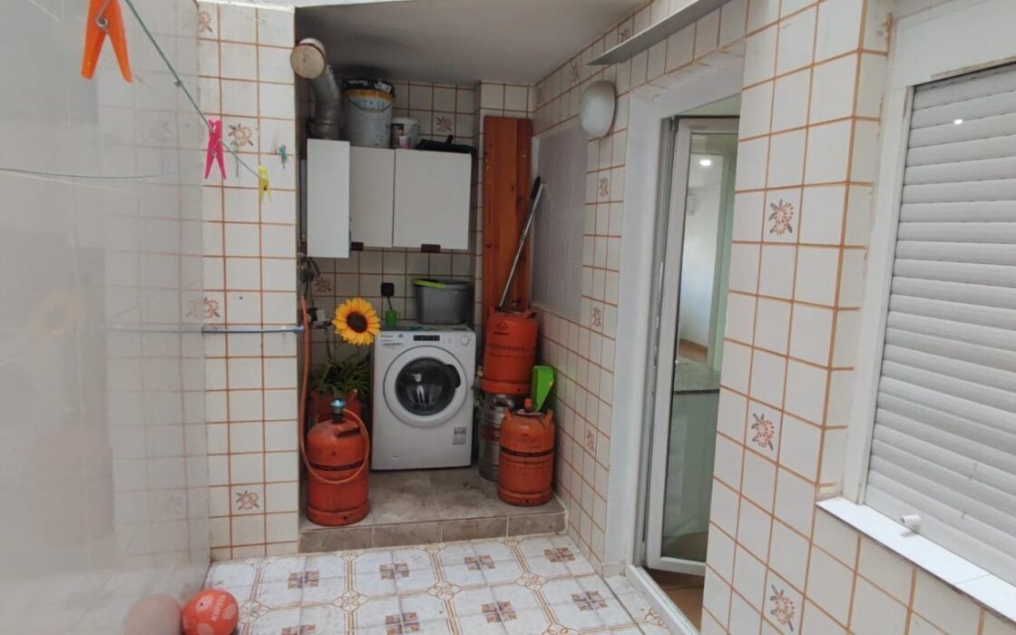 Квартира 68 кв.м с балконом в центре Аликанте