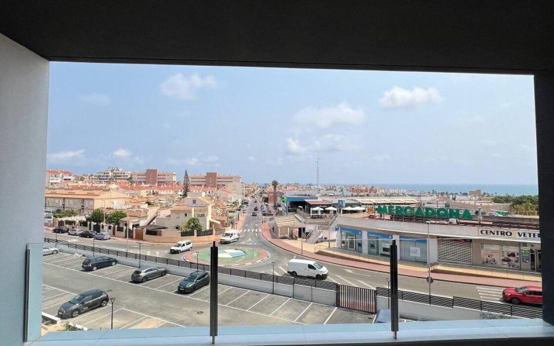 Нова квартира 78 кв.м у моря в Торревьехе з терасою