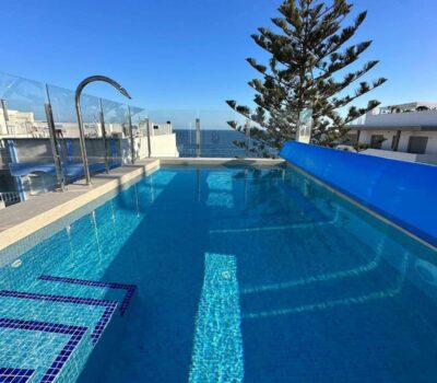 Апартаменти 3 кімнати в Торрев’єсі з терасою біля пляжу