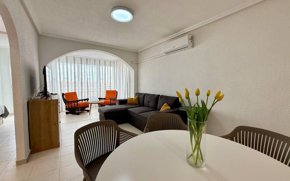 Апартаменты 61 кв.м с террасой в Торревьехе у моря