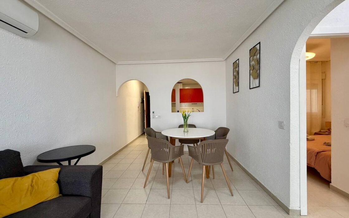 Апартаменты 61 кв.м с террасой в Торревьехе у моря