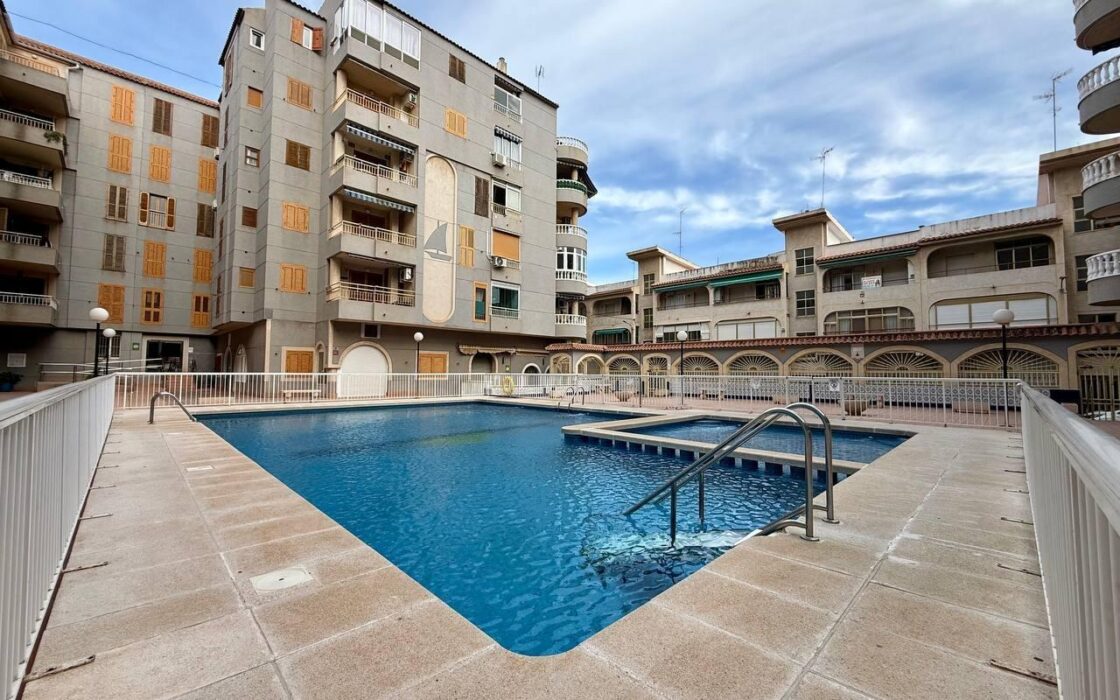 Апартаменты 61 кв.м с террасой в Торревьехе у моря