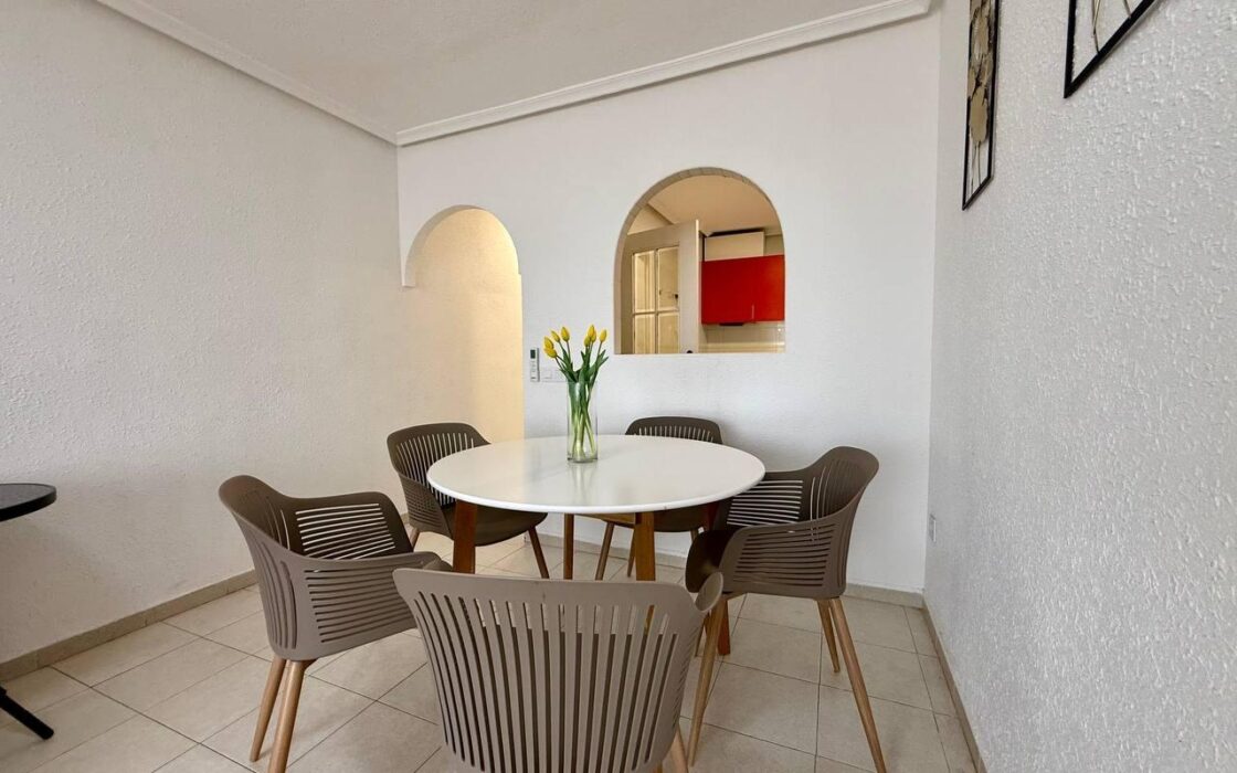 Апартаменты 61 кв.м с террасой в Торревьехе у моря