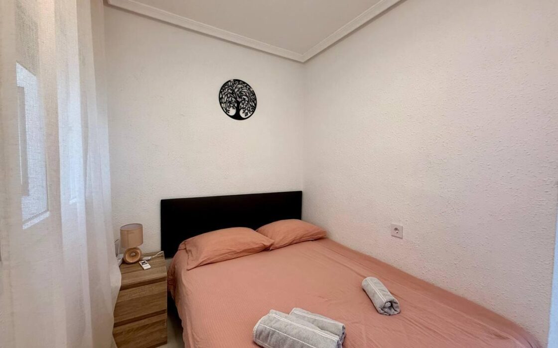 Апартаменты 61 кв.м с террасой в Торревьехе у моря