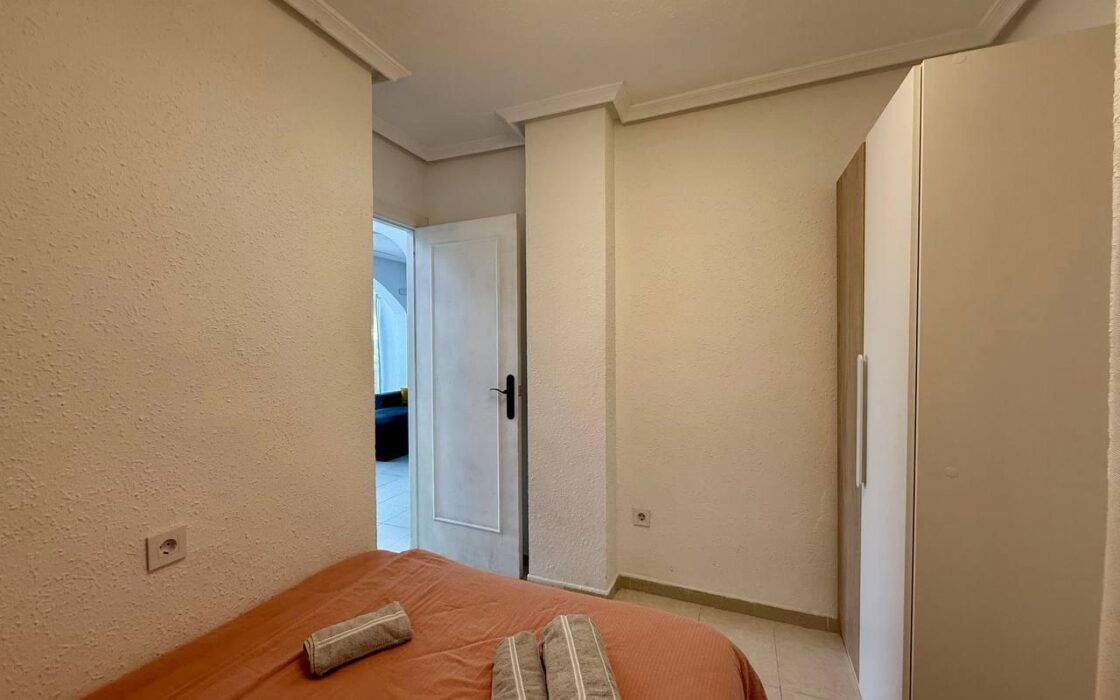 Апартаменты 61 кв.м с террасой в Торревьехе у моря