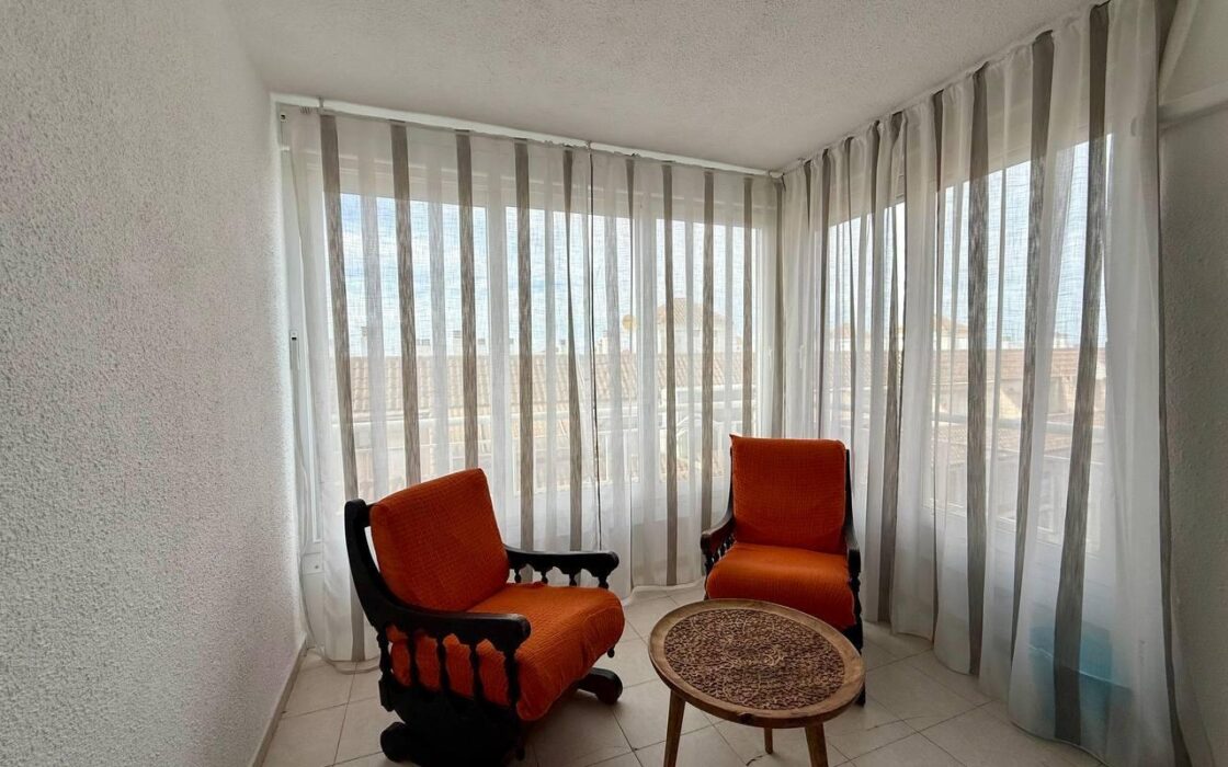 Апартаменты 61 кв.м с террасой в Торревьехе у моря