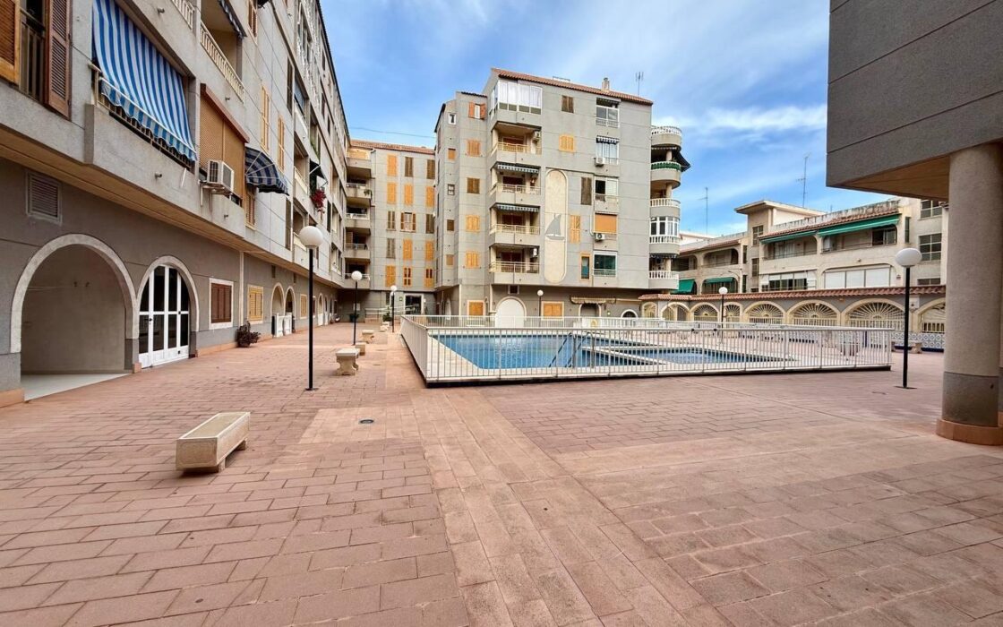 Апартаменты 61 кв.м с террасой в Торревьехе у моря