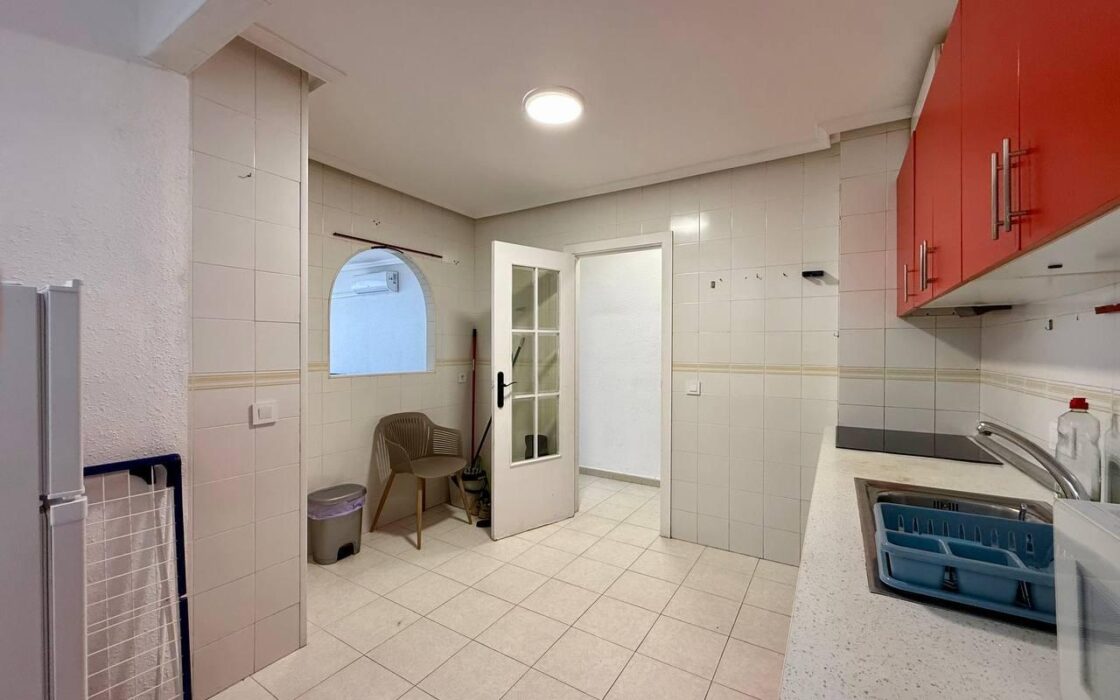 Апартаменты 61 кв.м с террасой в Торревьехе у моря