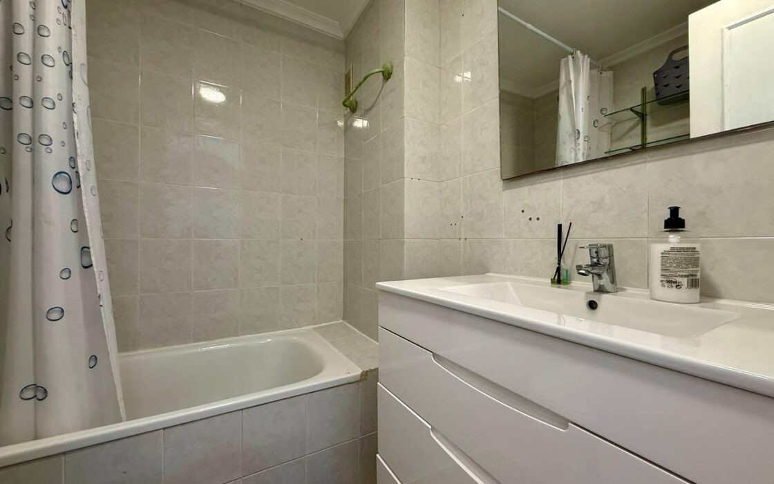 Апартаменты 61 кв.м с террасой в Торревьехе у моря