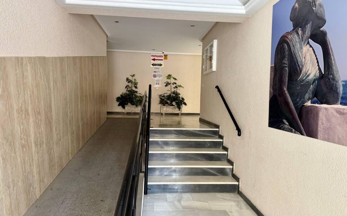 Апартаменты 61 кв.м с террасой в Торревьехе у моря