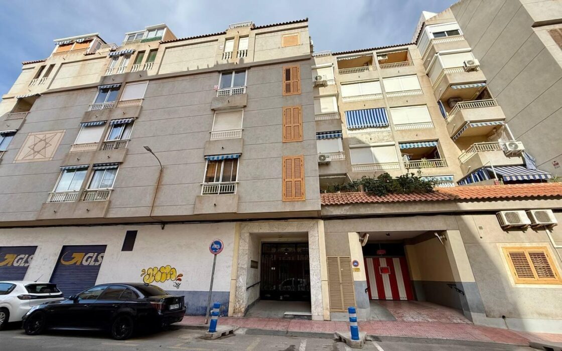 Апартаменты 61 кв.м с террасой в Торревьехе у моря