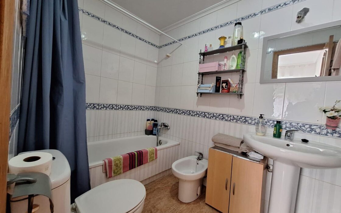 Апартаменты 75 кв.м у моря в Торревьехе с 3 комнатами