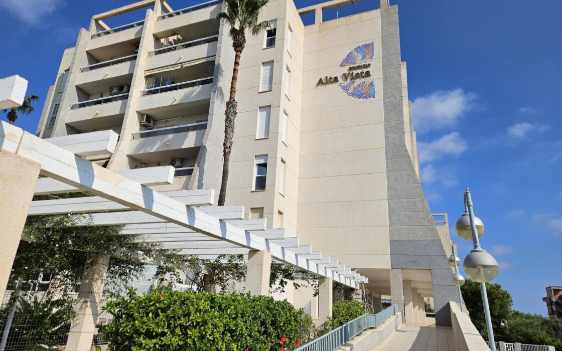 Апартаменты 69 кв.м в Торревьехе рядом с морем