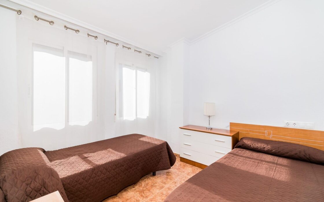 Апартаменты 51 кв.м в Торревьехе у моря с террасой