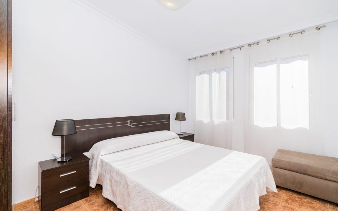 Апартаменты 51 кв.м в Торревьехе у моря с террасой