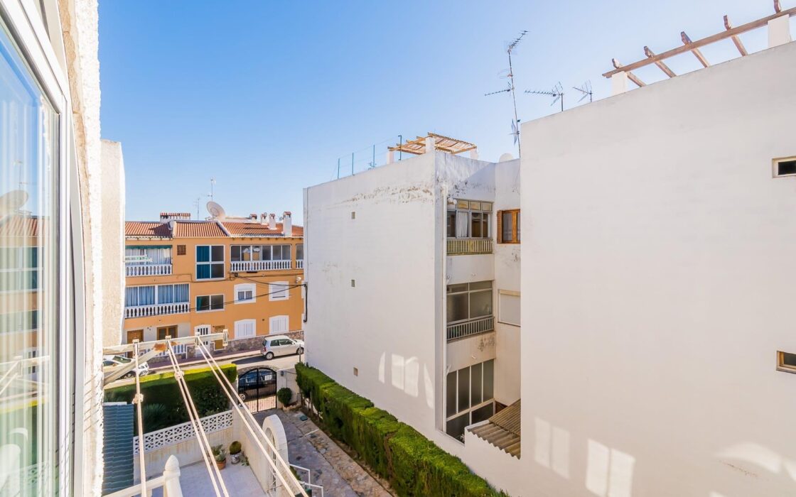 Апартаменты 51 кв.м в Торревьехе у моря с террасой