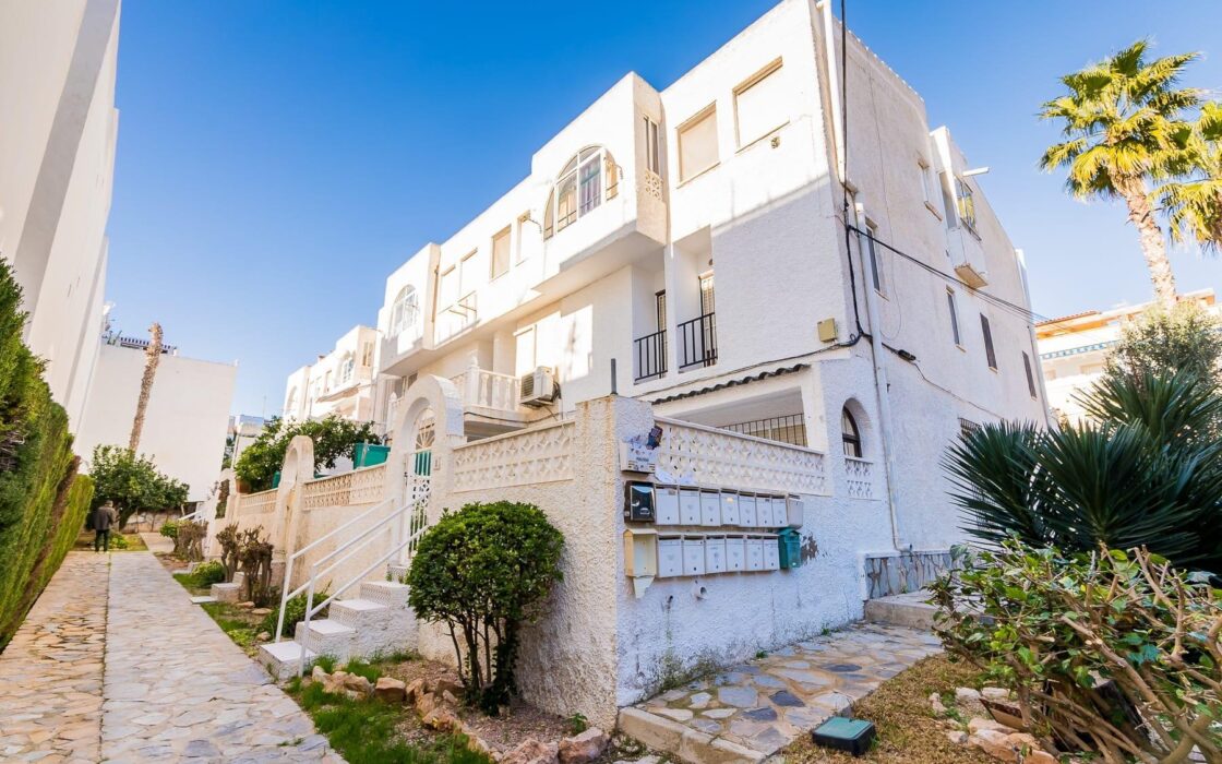 Апартаменты 51 кв.м в Торревьехе у моря с террасой