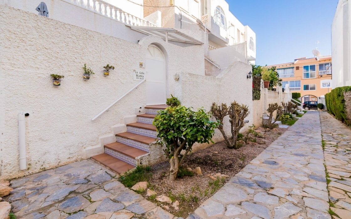 Апартаменты 51 кв.м в Торревьехе у моря с террасой