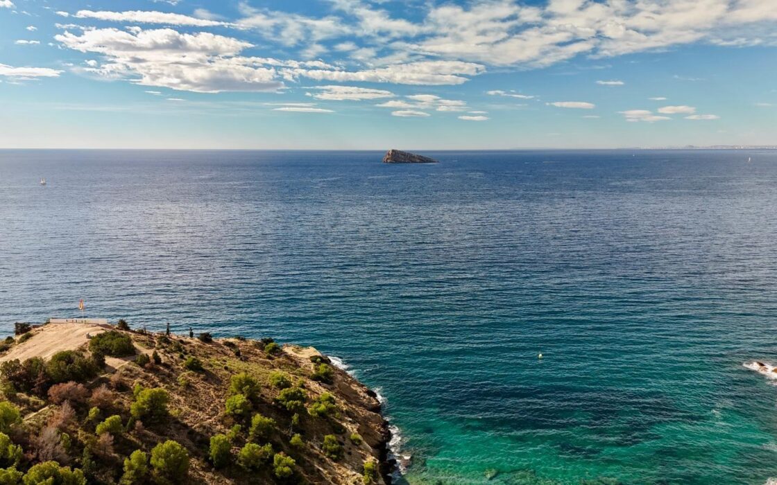 Двухэтажная квартира у моря в Бенидорме 110 кв.м с террасой