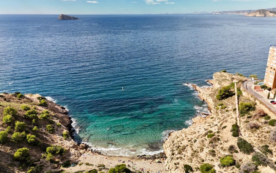 Двухэтажная квартира у моря в Бенидорме 110 кв.м с террасой