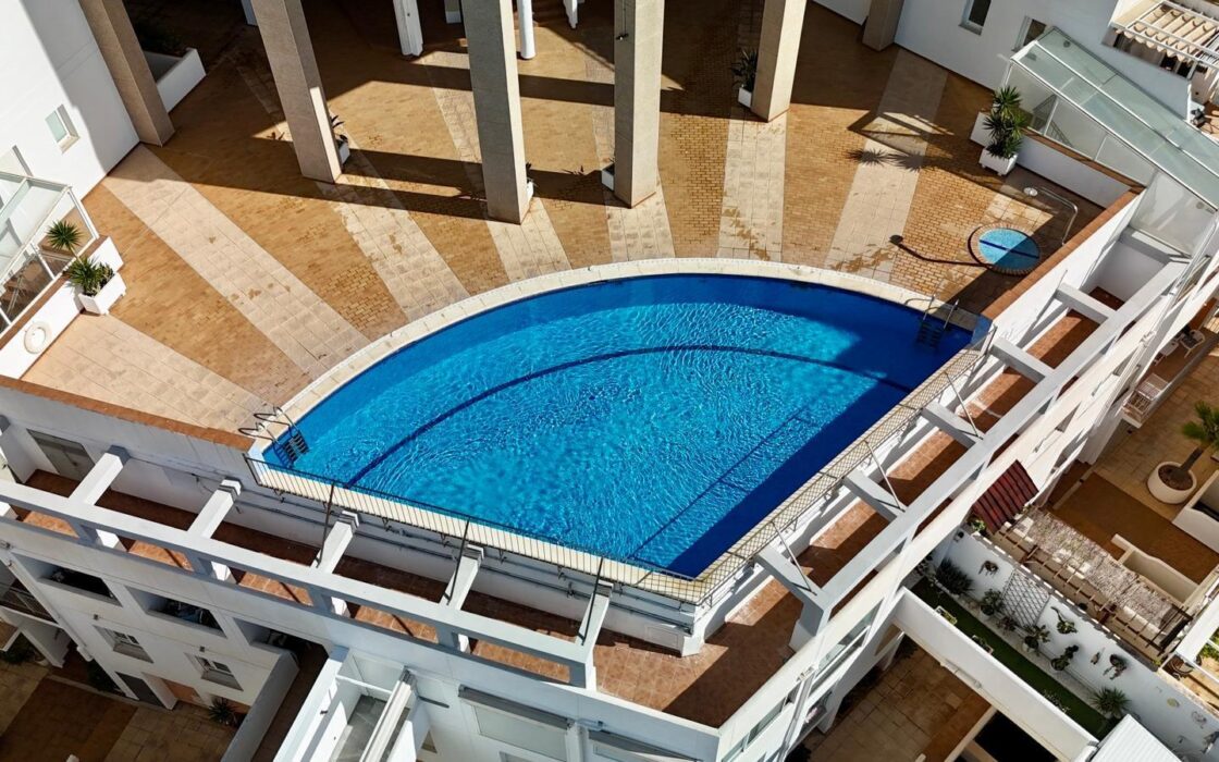 Двухэтажная квартира у моря в Бенидорме 110 кв.м с террасой