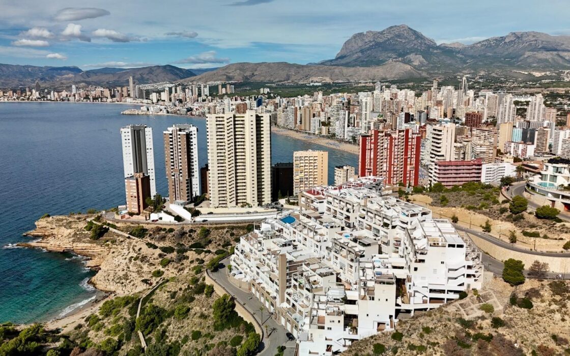 Двухэтажная квартира у моря в Бенидорме 110 кв.м с террасой