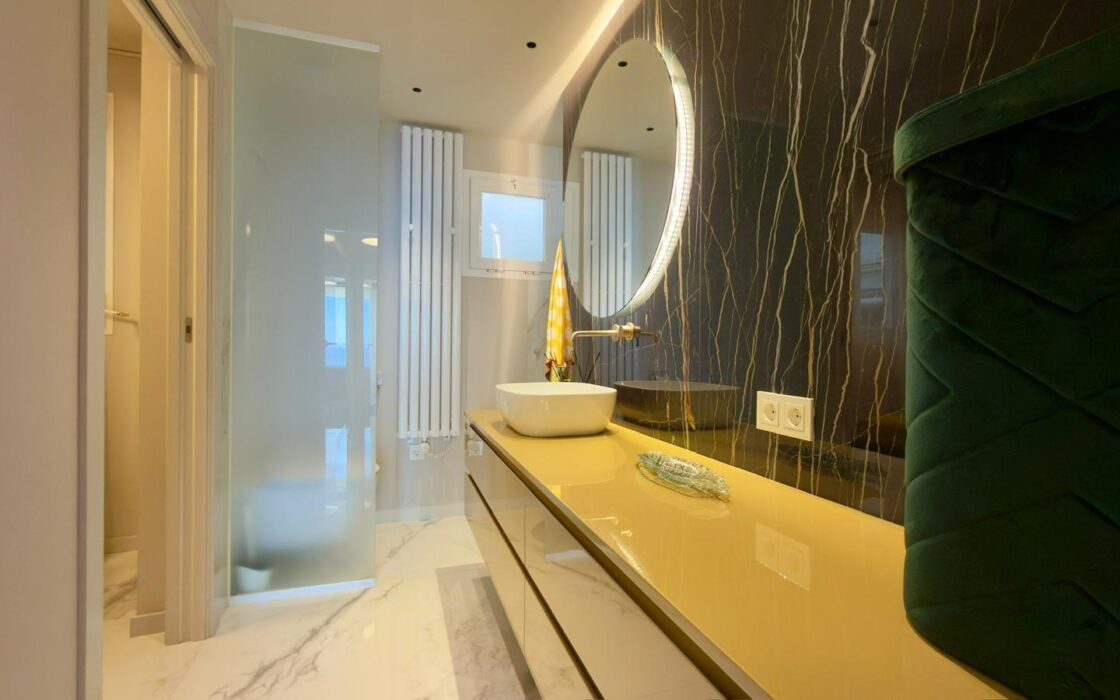 Двухэтажная квартира у моря в Бенидорме 110 кв.м с террасой