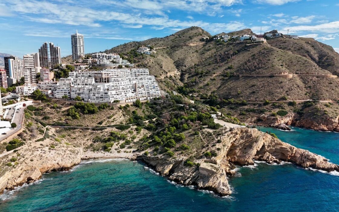 Двухэтажная квартира у моря в Бенидорме 110 кв.м с террасой