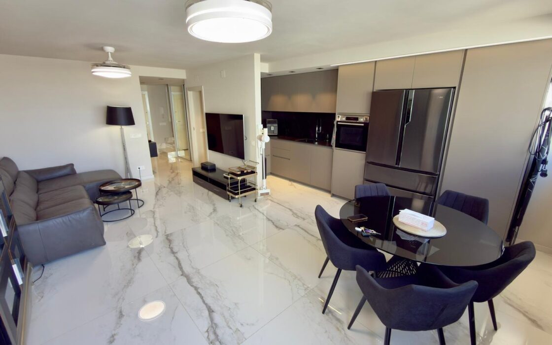 Двухэтажная квартира у моря в Бенидорме 110 кв.м с террасой