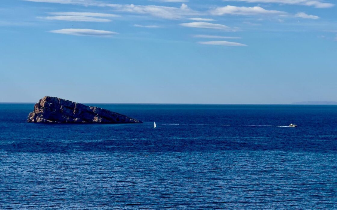 Двухэтажная квартира у моря в Бенидорме 110 кв.м с террасой