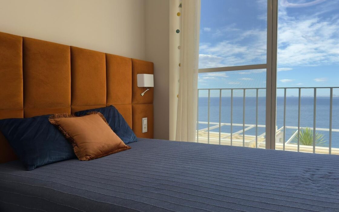 Двухэтажная квартира у моря в Бенидорме 110 кв.м с террасой