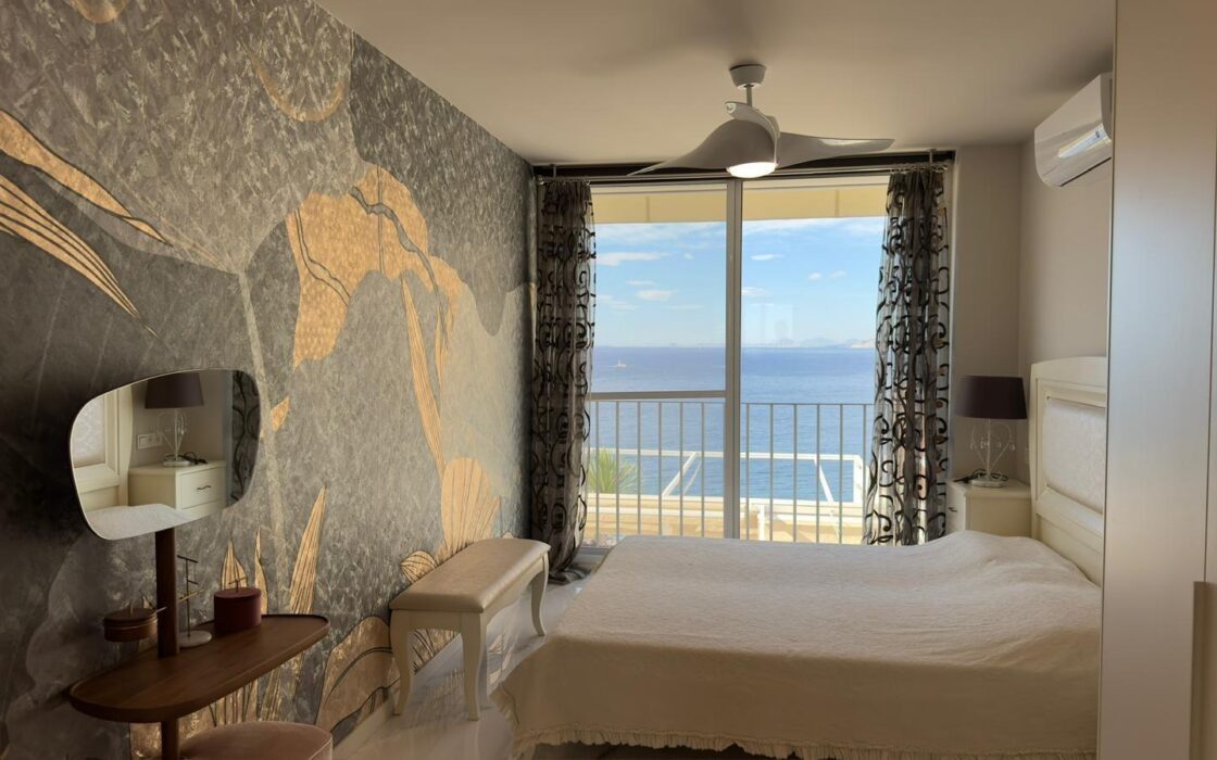 Двухэтажная квартира у моря в Бенидорме 110 кв.м с террасой