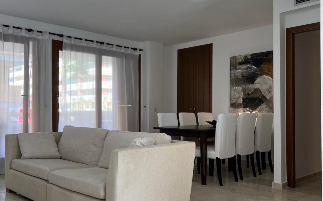 Простора квартира в Ориуэле Коста з терасами 95 кв.м