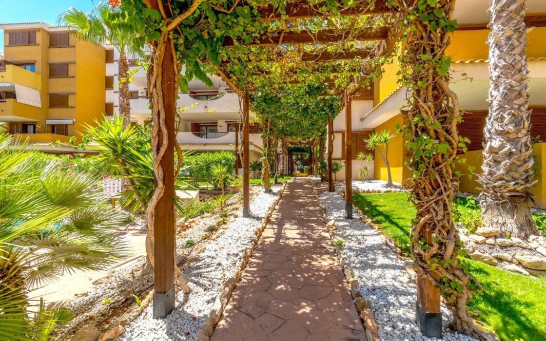 Простора квартира в Ориуэле Коста з терасами 95 кв.м