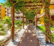 Простора квартира в Ориуэле Коста з терасами 95 кв.м